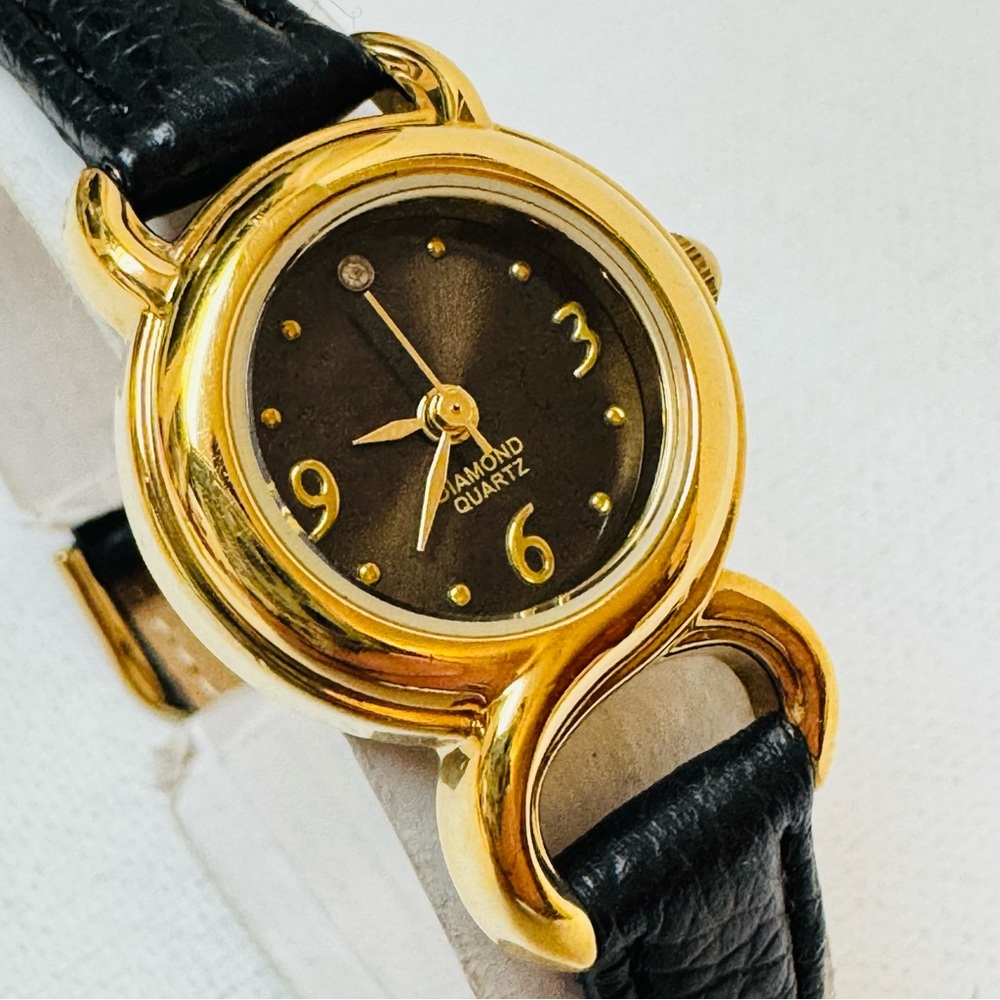 Avon Diamond Small Face Women's Watch Gold Black Dial Leather 2007 F313928-1/P - Picture 2 of 14